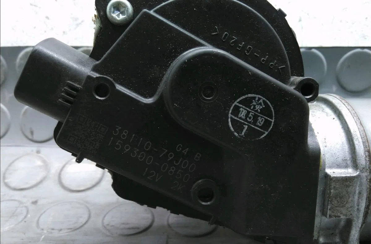 Moteur essuie-glace avant Suzuki SX4 (EY, GY) 1.9 ddis 4x4 (rw 419d) (2006) occasion