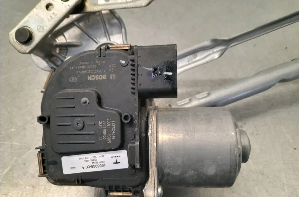 Moteur essuie-glace avant Tesla MODEL Y (5YJY) Ev (2019) occasion