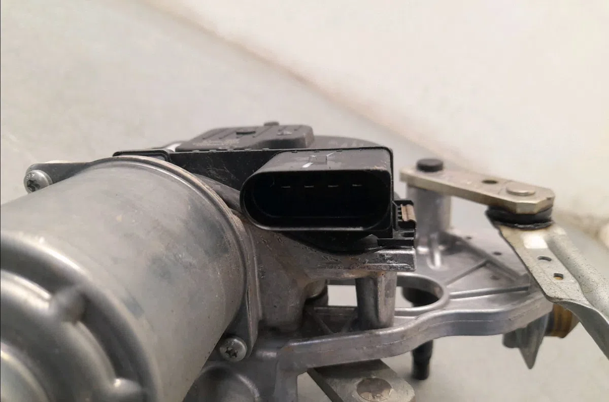 Moteur essuie-glace avant Tesla MODEL Y (5YJY) Ev (2019) occasion