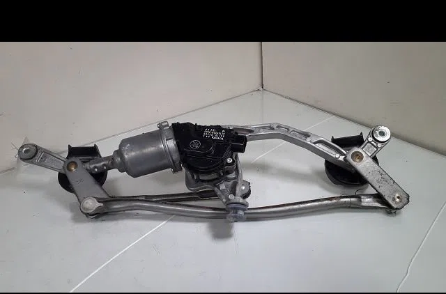 Moteur essuie-glace avant Toyota AURIS (_E18_) 2.0 d-4d (ade186_) (2012-2015) occasion