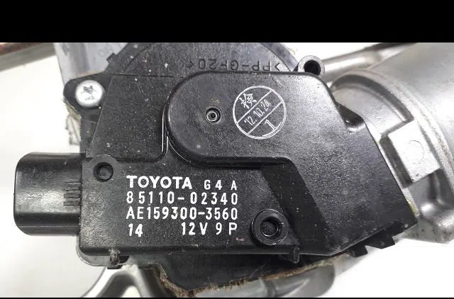 Moteur essuie-glace avant Toyota AURIS (_E18_) 2.0 d-4d (ade186_) (2012-2015) occasion