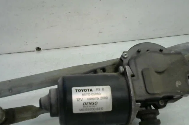 Moteur essuie-glace avant Toyota AVENSIS (_T25_) 2.0 d-4d (adt250_) (2006-2008) occasion