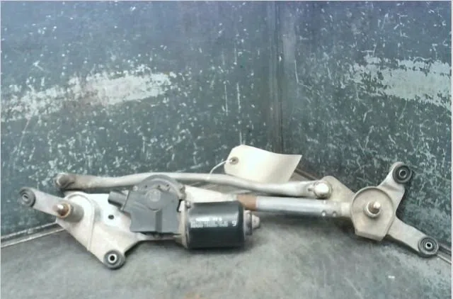 Moteur essuie-glace avant Toyota AVENSIS VERSO (_M2_) 2.0 (acm20_) (2001-2009) occasion