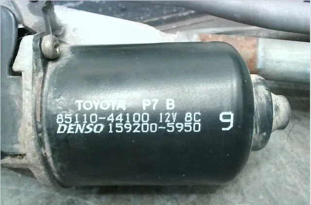 Moteur essuie-glace avant Toyota AVENSIS VERSO (_M2_) 2.0 (acm20_) (2001-2009) occasion