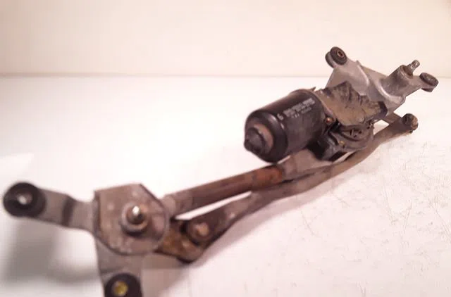Moteur essuie-glace avant Toyota AVENSIS VERSO (_M2_) 2.0 d (clm20_) (2001-2005) occasion