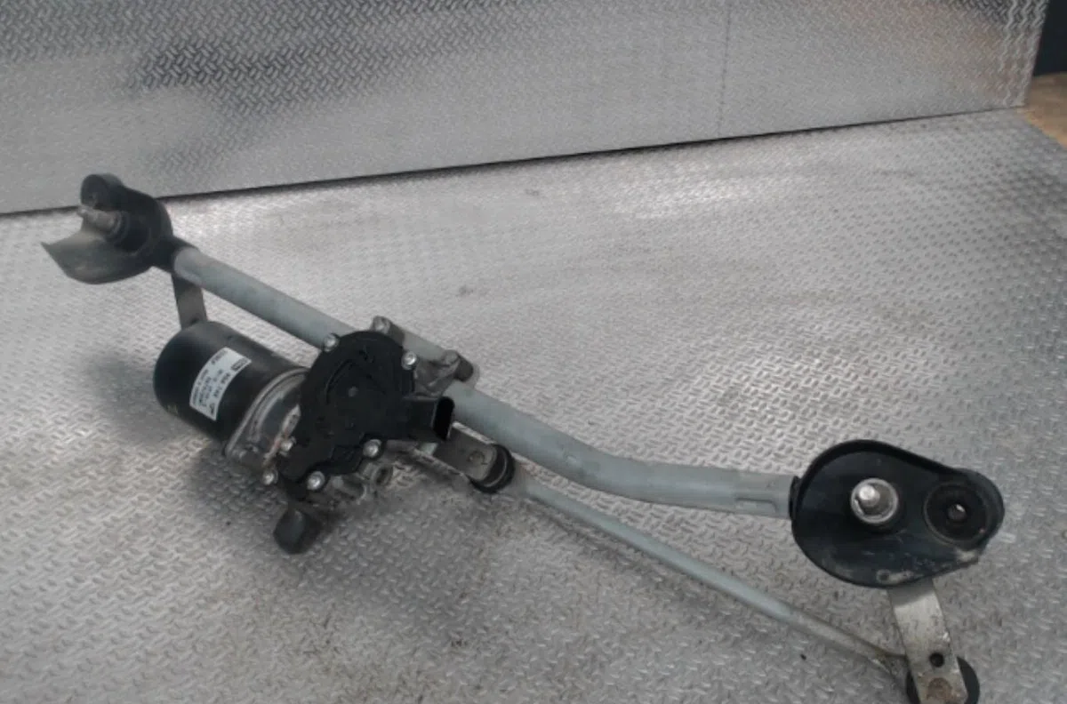 Moteur essuie-glace avant TOYOTA COROLLA 10  COROLLA 10 PHASE 2 occasion