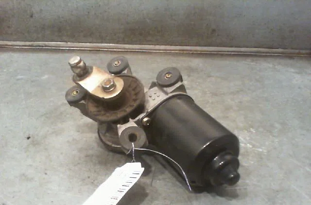 Moteur essuie-glace avant TOYOTA COROLLA 2000 occasion