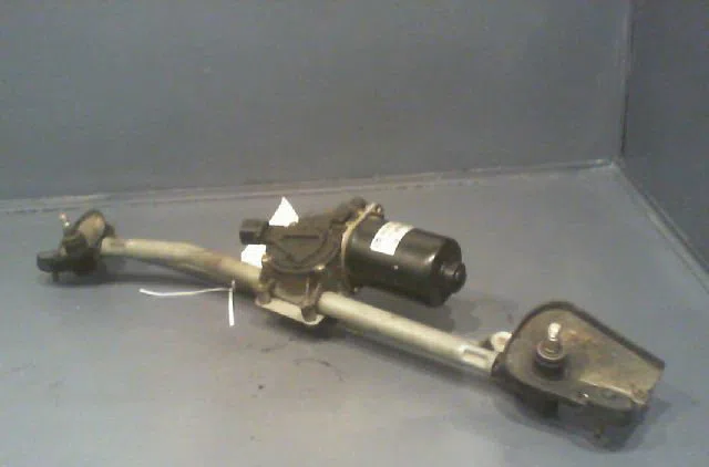 Moteur essuie-glace avant TOYOTA COROLLA 2004 occasion