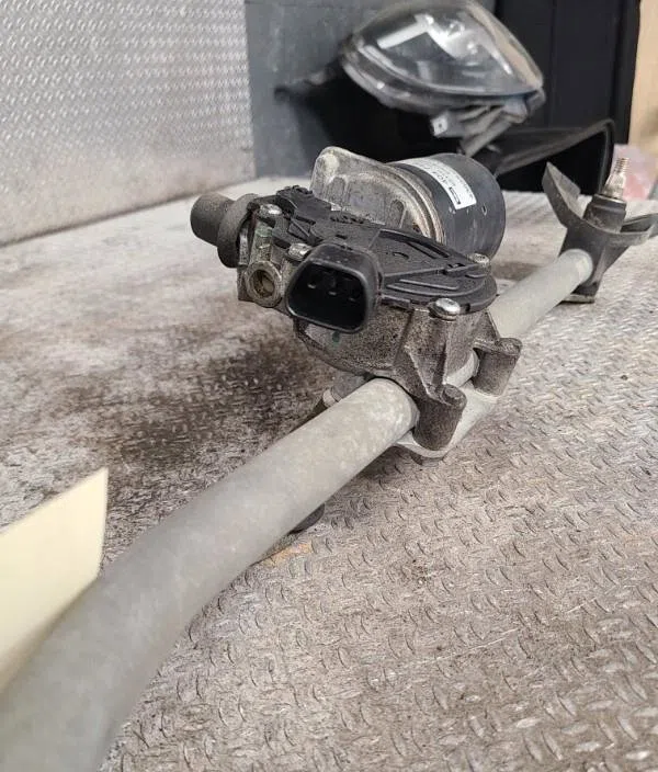 Moteur essuie-glace avant Toyota COROLLA (_E12_) 1.4 d (nde120_) (2004-2007) 5 portes occasion