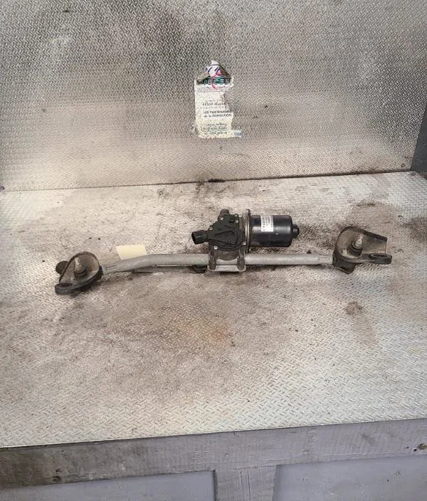 Moteur essuie-glace avant Toyota COROLLA (_E12_) 1.4 d (nde120_) (2004-2007) 5 portes occasion