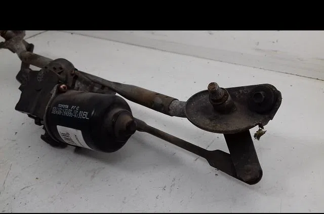 Moteur essuie-glace avant Toyota COROLLA Verso (_E12_) 2.0 d-4d (cde120_) (2002-2004) occasion