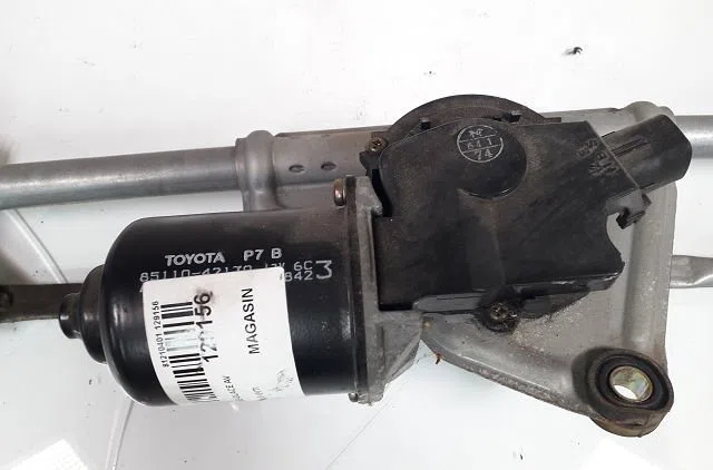 Moteur essuie-glace avant Toyota RAV 4 II (_A2_) 2.0 4wd (aca21, aca20) (2000-2005) occasion
