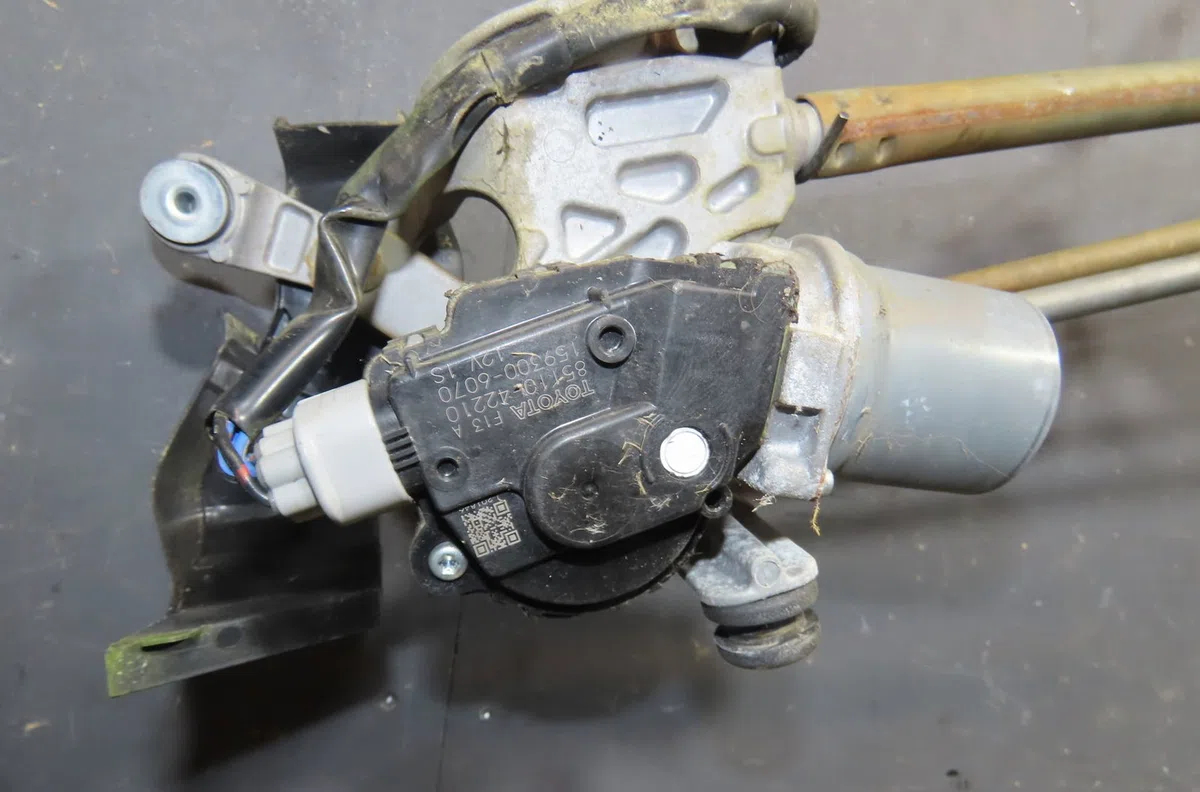 Moteur essuie-glace avant TOYOTA RAV4 occasion
