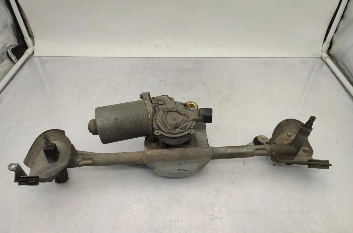 Moteur essuie-glace avant TOYOTA YARIS 1 PHASE 1 occasion