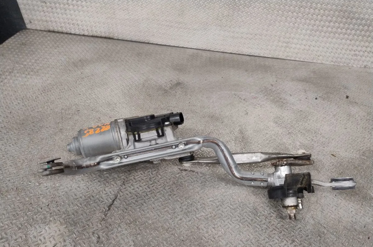 Moteur essuie-glace avant TOYOTA YARIS 3  YARIS 3 PHASE 2 occasion