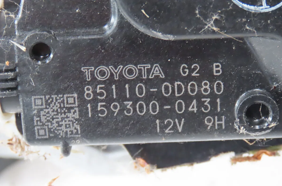 Moteur essuie-glace avant TOYOTA YARIS II  1.0i 69ch occasion