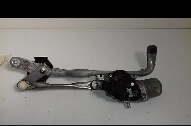 Moteur essuie-glace avant Toyota YARIS (_P13_) 1.5 hybrid (nhp130_) (2012) occasion