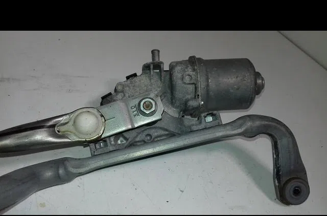 Moteur essuie-glace avant Toyota YARIS (_P13_) 1.5 (nsp131_) (2017) occasion
