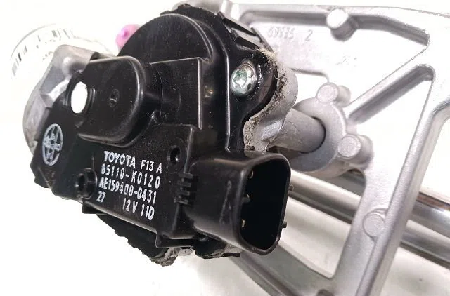 Moteur essuie-glace avant Toyota YARIS (_P21_, _PA1_, _PH1_) 1.5 hybrid (mxph11) (2020) 5 portes occasion