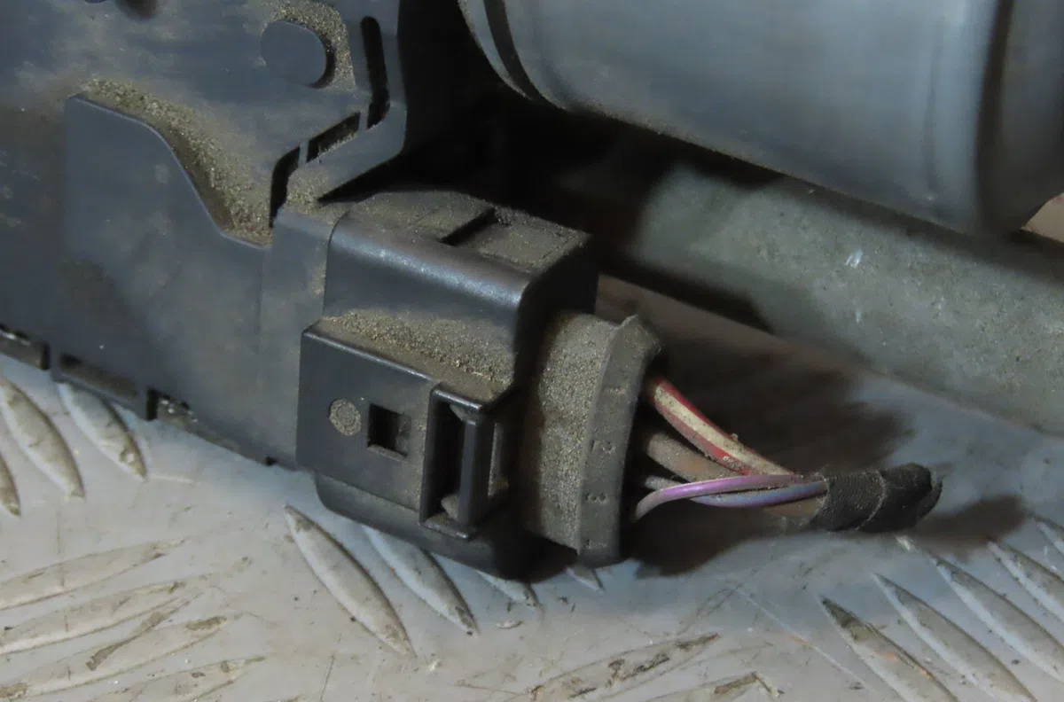 Moteur essuie-glace avant VOLKSWAGEN GOLF 2006 occasion