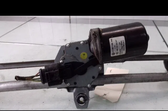 Moteur essuie-glace avant Volkswagen GOLF IV (1J1) 1.9 sdi (1997-2005) occasion