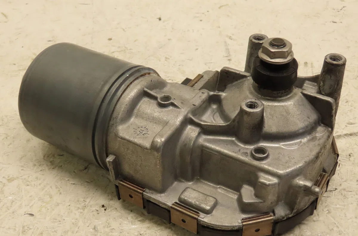 Moteur essuie-glace avant Volkswagen GOLF VII (5G1, BQ1, BE1, BE2) 1.4 gte hybrid (2014-2020) occasion