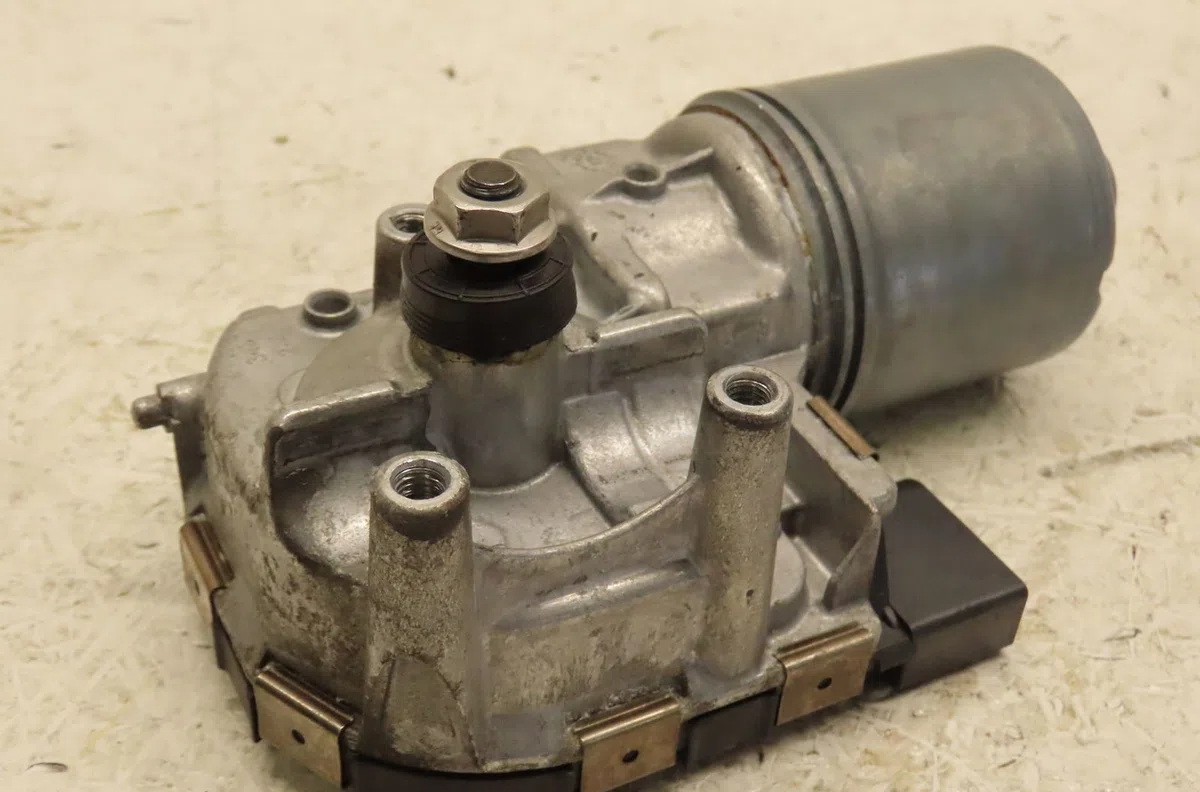 Moteur essuie-glace avant Volkswagen GOLF VII (5G1, BQ1, BE1, BE2) 1.4 gte hybrid (2014-2020) occasion