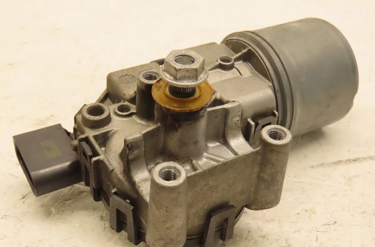 Moteur essuie-glace avant Volkswagen JETTA IV (162, 163, AV3, AV2) 1.4 tsi hybrid (2011) occasion