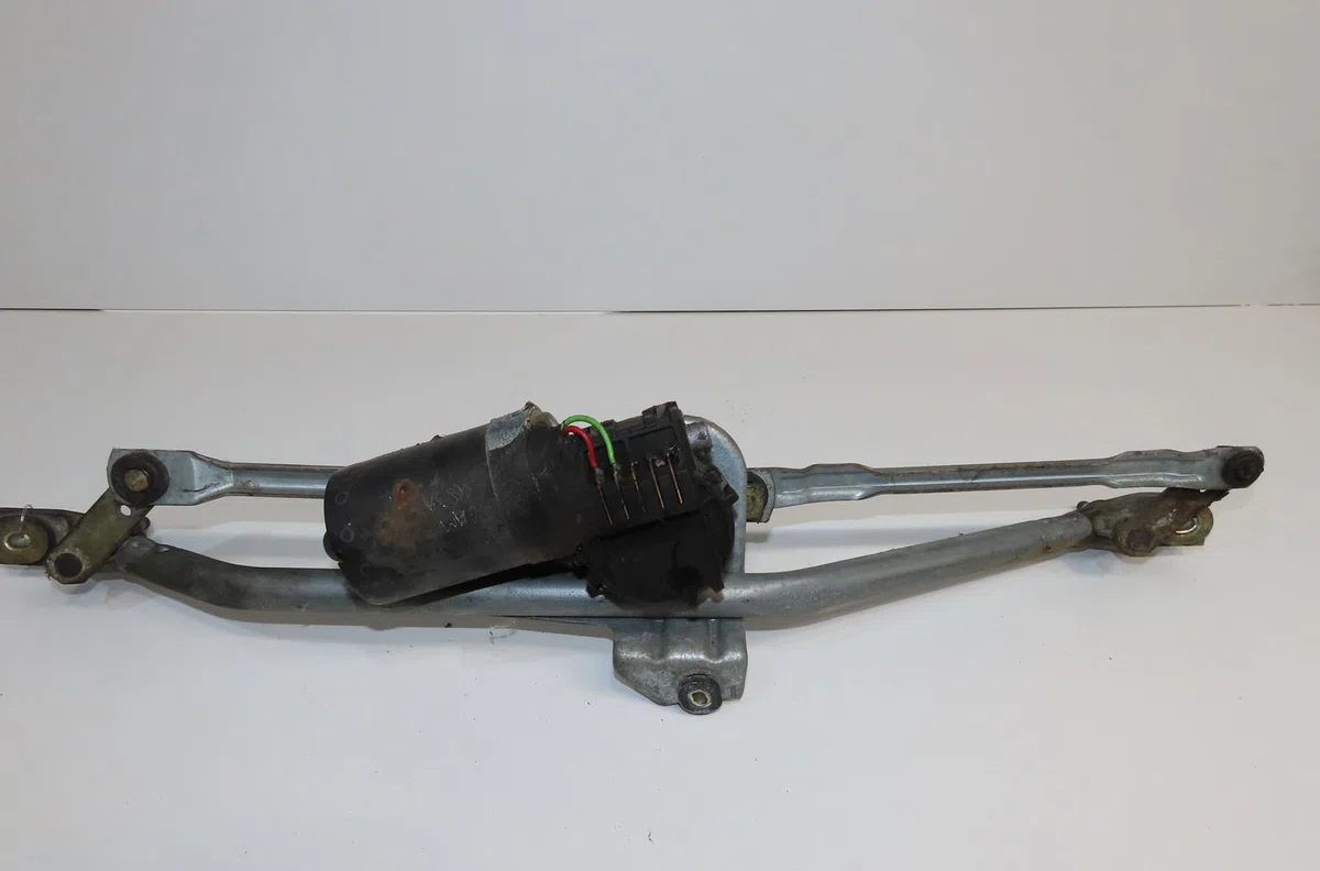 Moteur essuie-glace avant Volkswagen PASSAT B5 Variant (3B5) 1.9 tdi (1997-2000) occasion