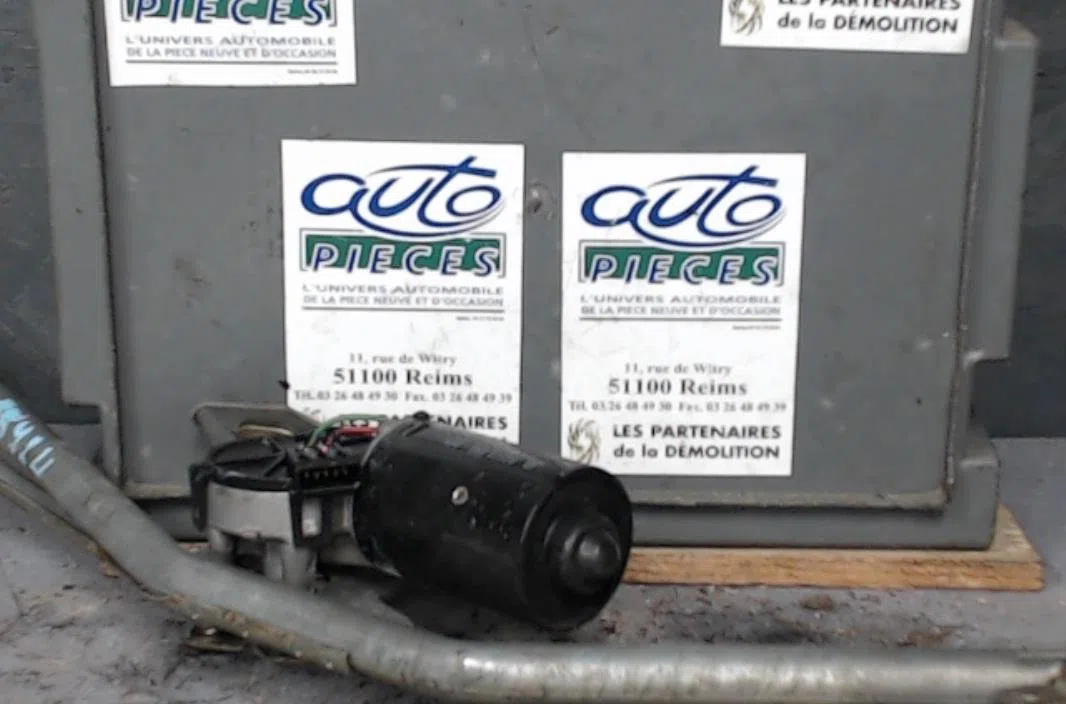 Moteur essuie-glace avant Volkswagen TRANSPORTER IV Camionnette (70A, 70H, 7DA, 7DH) 1.9 d (1990-1995) occasion