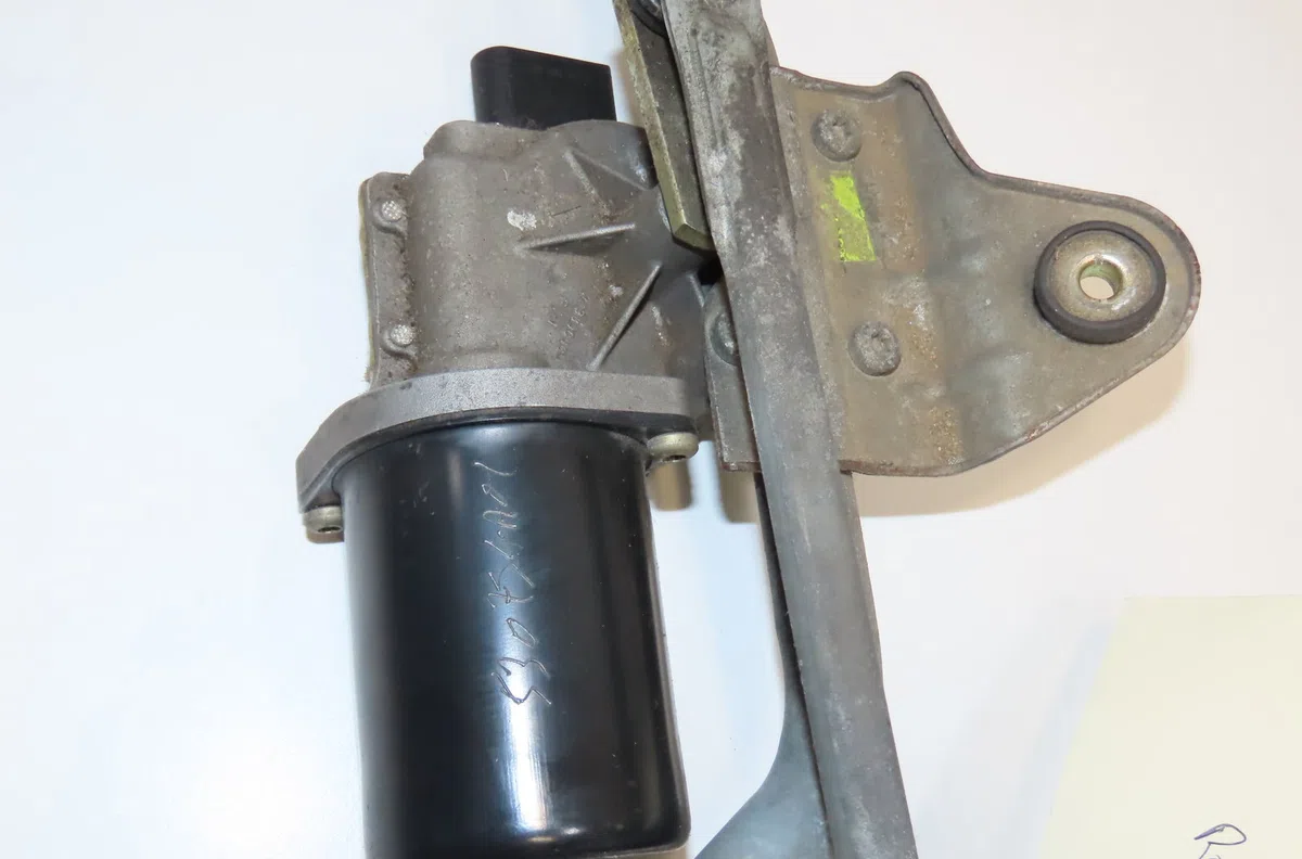 Moteur essuie-glace avant Volkswagen TRANSPORTER V Camionnette (7HA, 7HH, 7EA, 7EH) 1.9 tdi (2006-2009) occasion