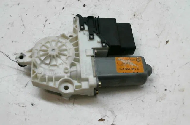 Moteur leve glace aile arg Volkswagen GOLF IV (1J1) 1.9 tdi (1997-2004) 3 portes occasion