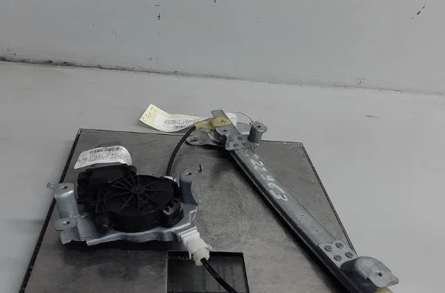Moteur leve-vitre ard Nissan QASHQAI - QASHQAI 2 I (J10, NJ10, JJ10E) 2.0 dci (2007-2013) occasion
