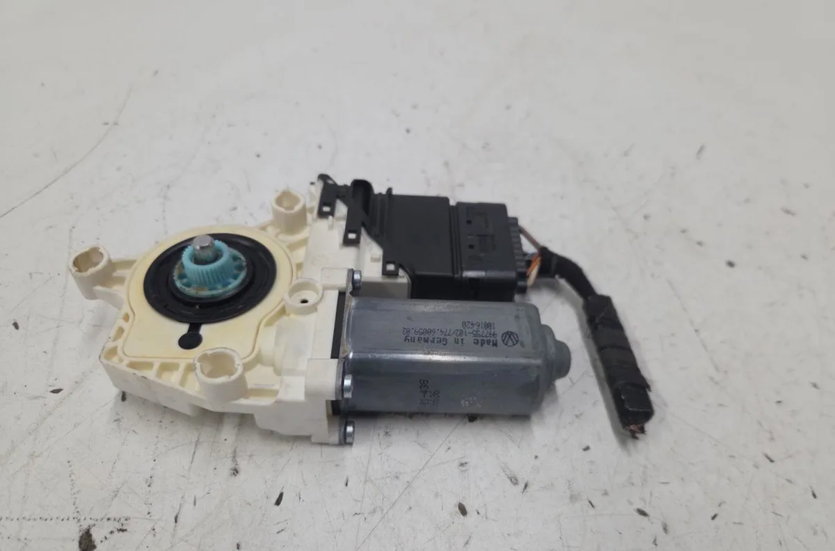 Moteur leve-vitre ard VOLKSWAGEN GOLF 5 occasion