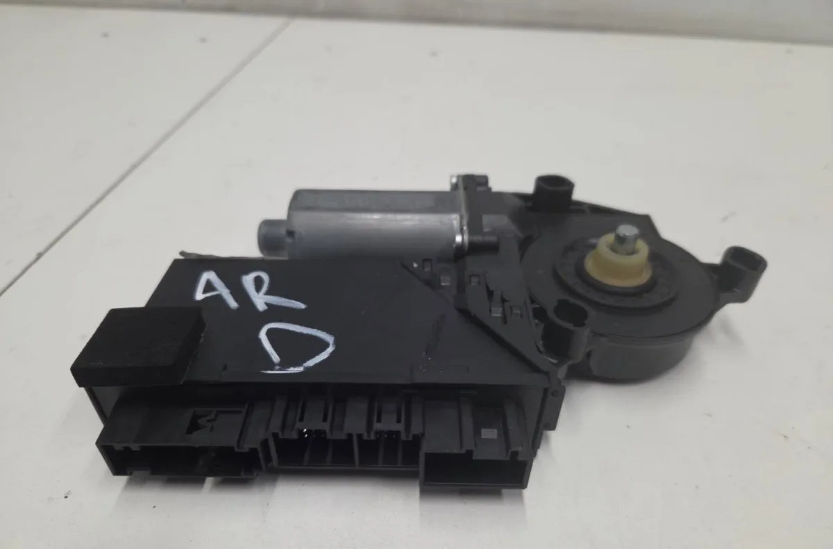 Moteur leve-vitre ard VOLKSWAGEN TOUAREG 1 PHASE 1 occasion