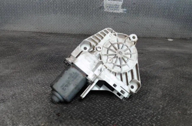 Moteur leve-vitre arg Audi Q3 (8UB, 8UG) 2.0 tdi quattro (2011-2018) occasion