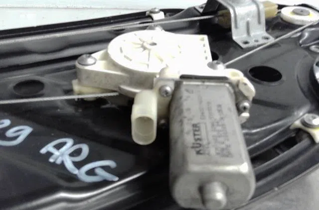 Moteur leve-vitre arg Bmw 1 Décapotable (E88) 118 d (2008-2013) occasion