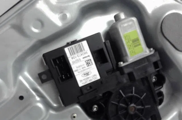 Moteur leve-vitre arg Ford KUGA I 2.0 tdci 4x4 (2008-2012) occasion