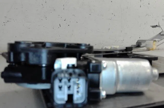 Moteur leve-vitre arg Honda CIVIC VIII Hatchback (FN, FK) 2.2 ctdi (fk3) (2005) 5 portes occasion