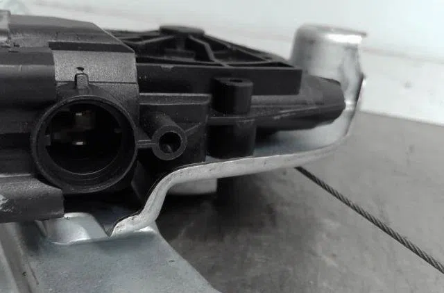Moteur leve-vitre arg Renault CLIO III Grandtour (KR0-1_) 1.5 dci (kr0f) (2007-2012) 5 portes occasion