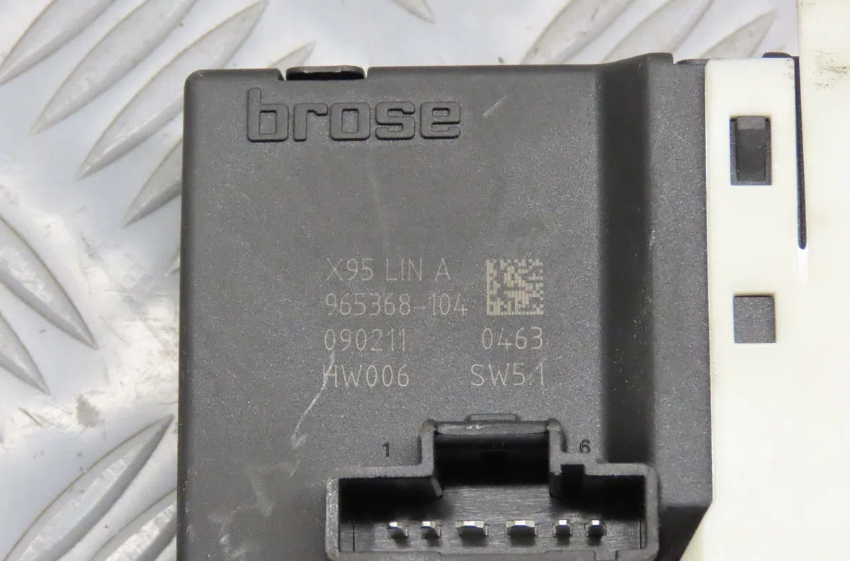 Moteur leve-vitre arg Renault MEGANE III 3-5 portes (BZ0-1_, B3_) 1.5 dci (2009) 5 portes occasion