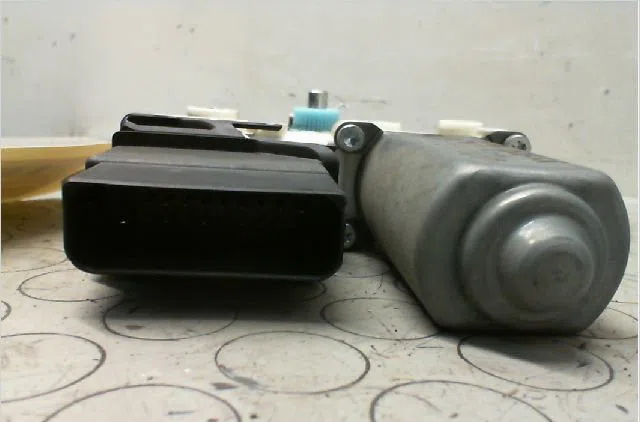 Moteur leve-vitre arg Volkswagen GOLF V (1K1) 1.9 tdi (2003-2008) 5 portes occasion