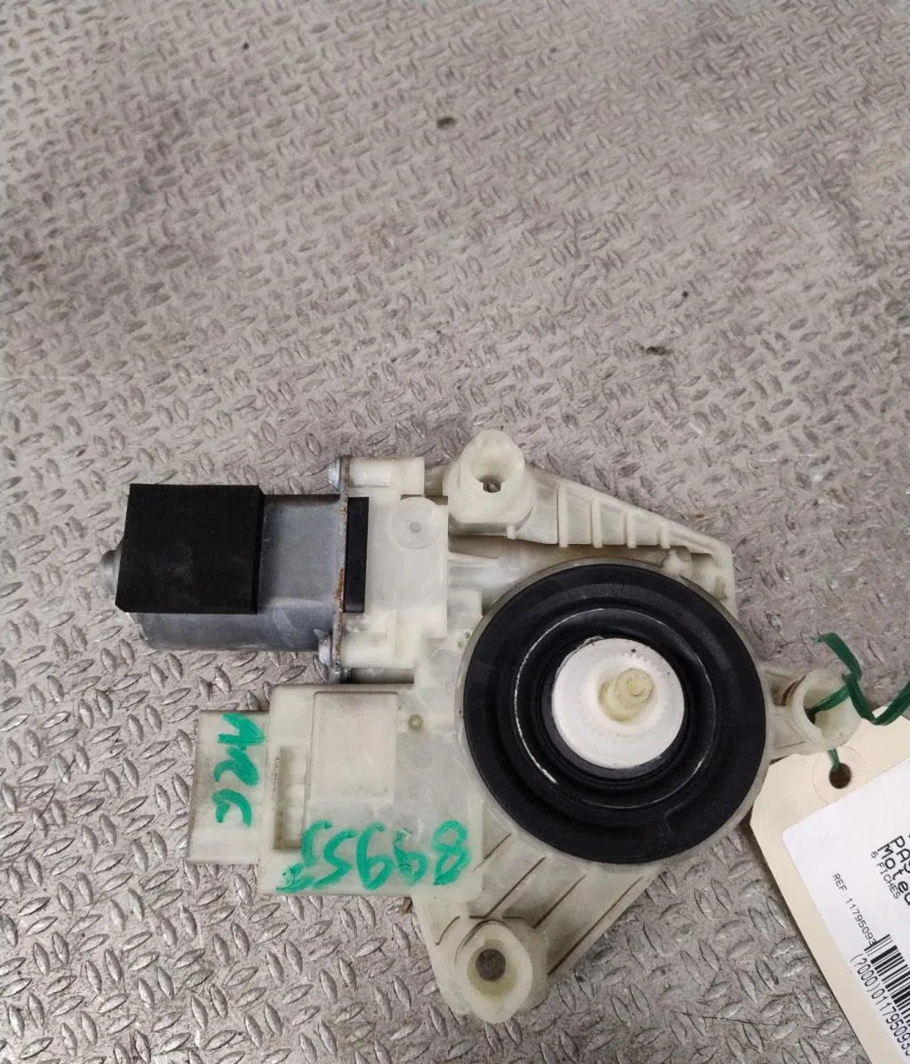 Moteur leve-vitre arg VOLKSWAGEN PASSAT 7  PASSAT 7 PHASE 1 occasion