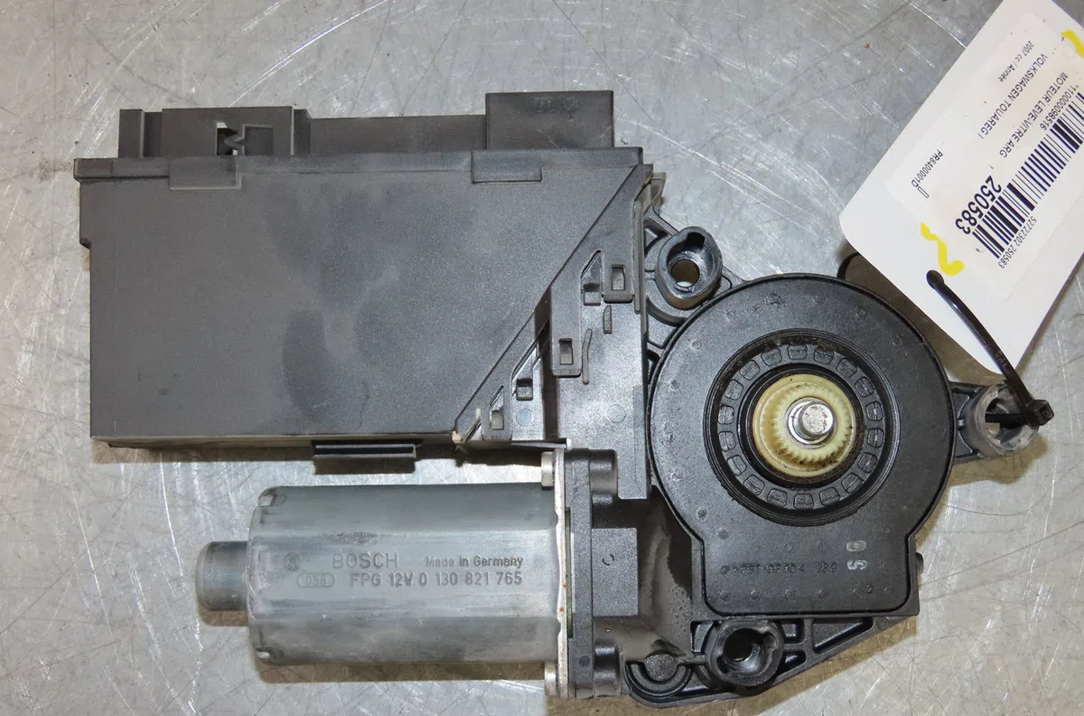 Moteur leve-vitre arg Volkswagen TOUAREG (7LA, 7L6, 7L7) 3.0 v6 tdi (2004-2010) occasion