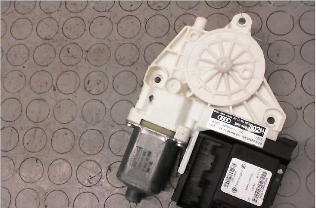 Moteur leve-vitre avd AUDI A3 II Phase 1 06-2003--06-2008 1.9 TDi occasion