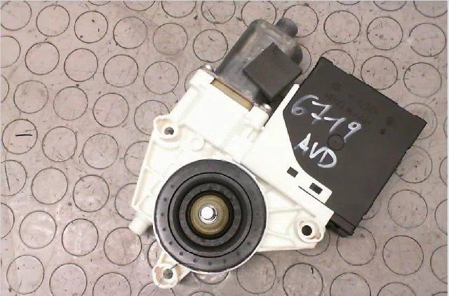 Moteur leve-vitre avd AUDI A3 II Phase 1 06-2003--06-2008 1.9 TDi occasion