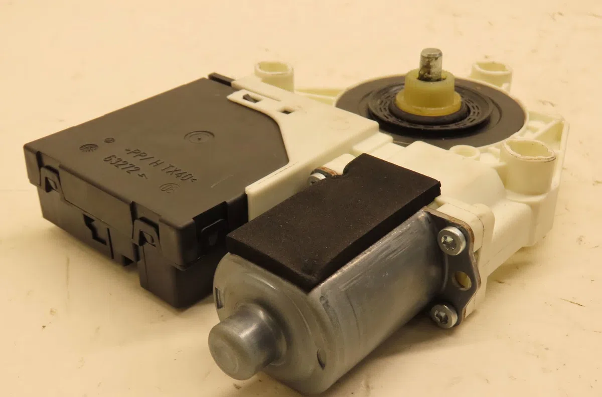 Moteur leve-vitre avd Audi TT (8J3) 2.0 tfsi (2006-2010) occasion