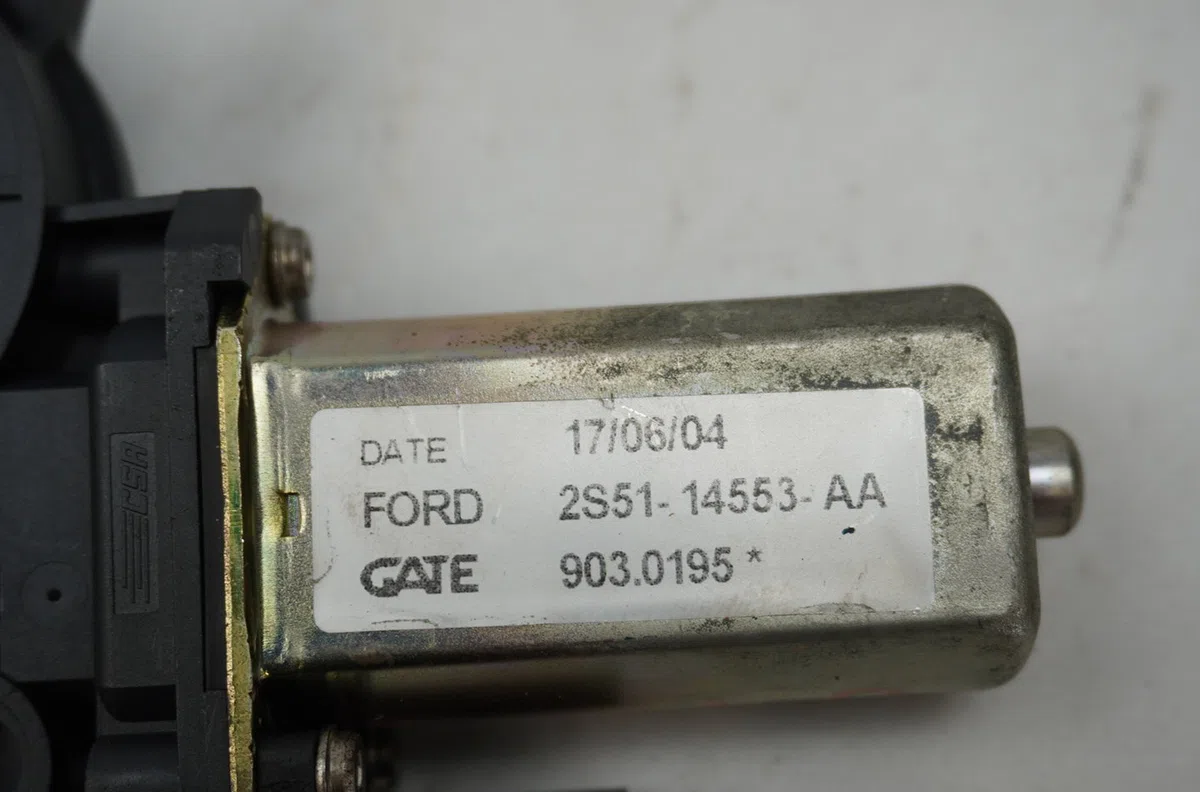 Moteur leve-vitre avd Ford FIESTA V (JH_, JD_) 1.3 (2001-2008) 3 portes occasion