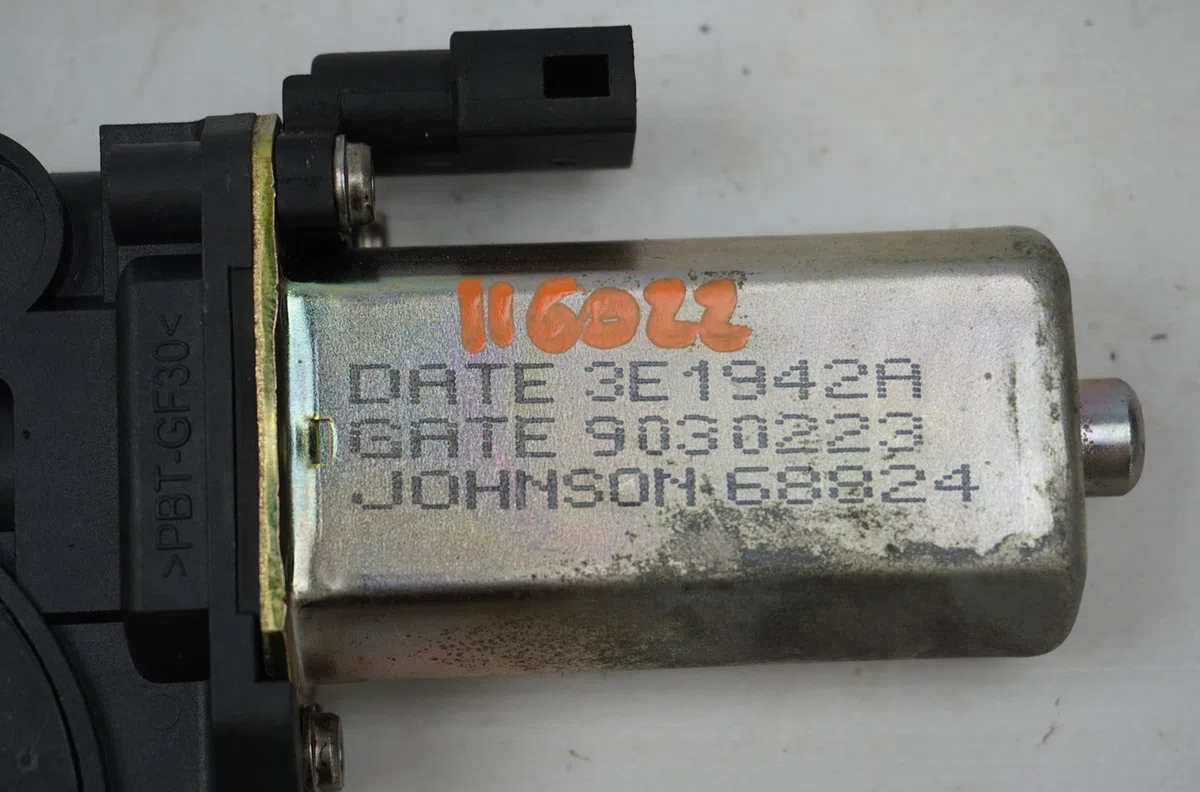 Moteur leve-vitre avd Ford FIESTA V (JH_, JD_) 1.3 (2001-2008) 3 portes occasion