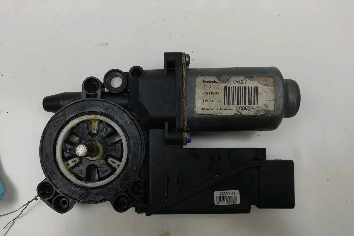 Moteur leve-vitre avd Renault ESPACE IV (JK0-1_) 2.0 dci (jk03, jk04, jk1c, jk1g, jk1j, jk1k) (2006) 5 portes occasion